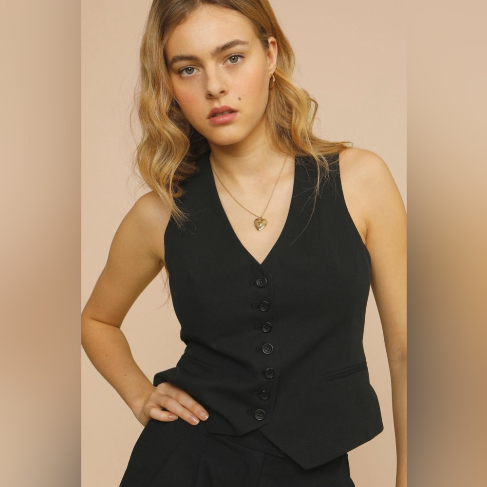 Rouje Vest